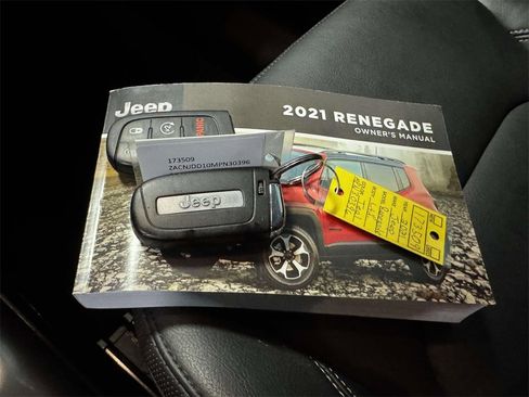 Used 2021 Jeep Renegade Limited image 33