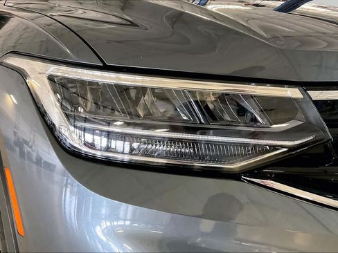 Used 2023 Volkswagen Tiguan SE R-Line AWD/4WD image 25