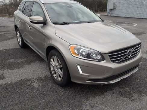 Used 2016 Volvo XC60 T5 Premier w/ Proximity Package image 4