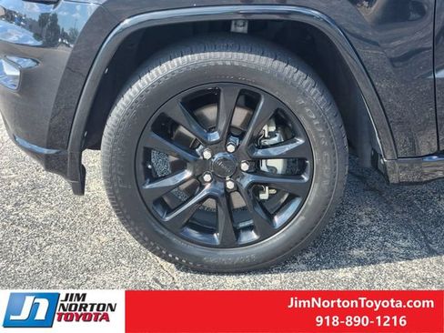 Used 2022 Jeep Grand Cherokee Laredo X AWD/4WD image 14