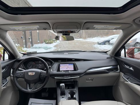 Used 2019 Cadillac XT4 Luxury w/ Cold Weather Package image 7