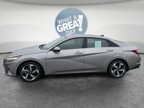 Used 2022 Hyundai Elantra SEL w/ Convenience + Premium Package image 5
