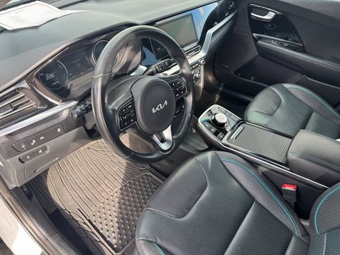 Used 2022 Kia Niro EX Premium image 10