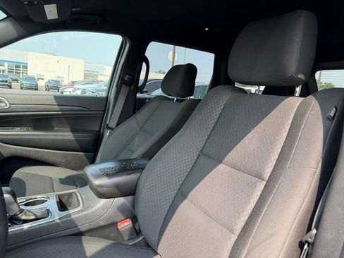 Used 2019 Jeep Grand Cherokee Laredo AWD/4WD image 20