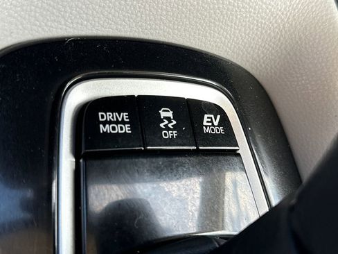 Used 2021 Toyota Corolla LE FWD image 30