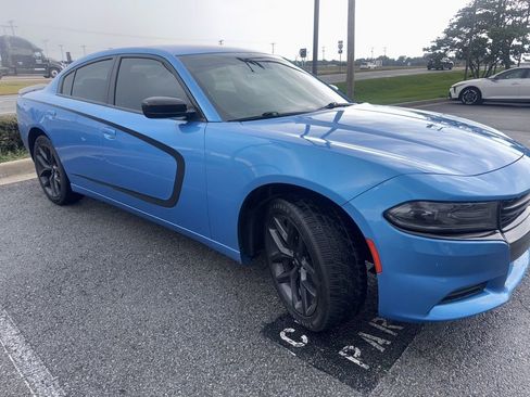 Used 2019 Dodge Charger SXT w/ Blacktop Package RWD image 13