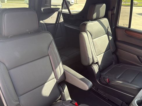 Used 2025 GMC Yukon XL Denali AWD/4WD image 40