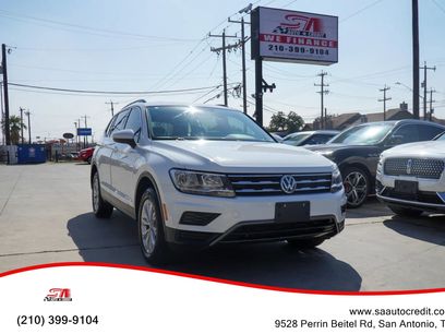 Used 2018 Volkswagen Tiguan SE w/ Panoramic Sunroof Package