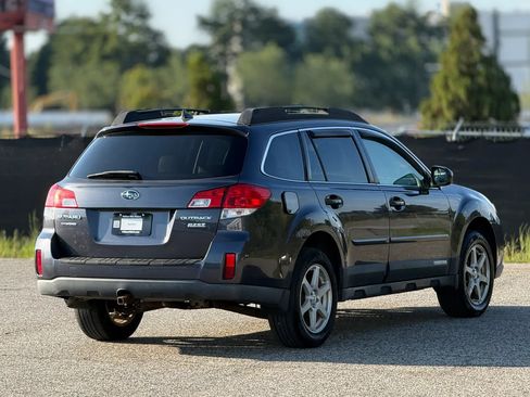 Used 2012 Subaru Outback 2.5i Limited AWD/4WD image 9