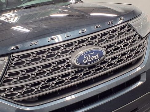 Used 2022 Ford Explorer XLT w/ Equipment Group 202A AWD/4WD image 35