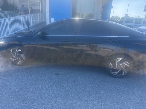 Used 2024 Hyundai Elantra Limited image 8