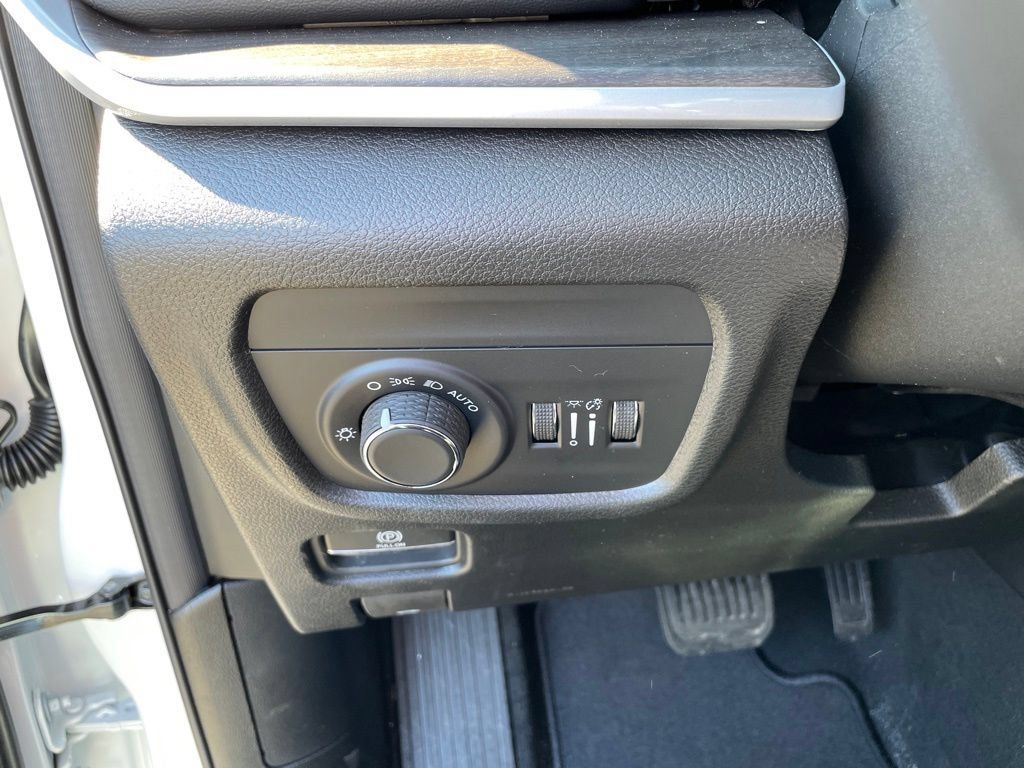 New 2026 Jeep Grand Cherokee Altitude AWD/4WD image 14
