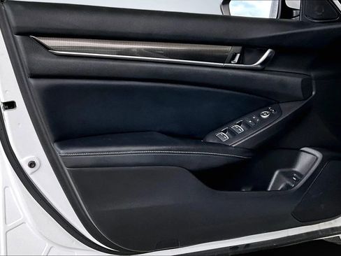 Used 2018 Honda Accord Sport image 17