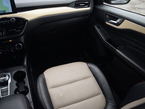 Used 2022 Ford Escape Titanium w/ Titanium Elite Package image 15