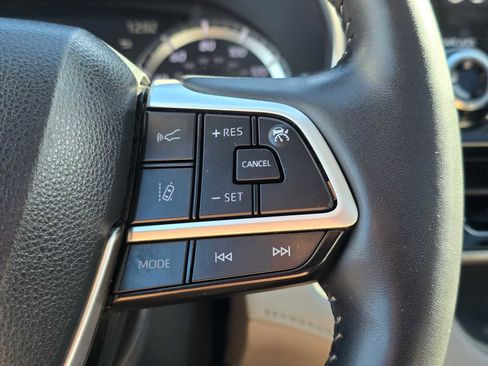 Certified 2022 Toyota Highlander Platinum image 33