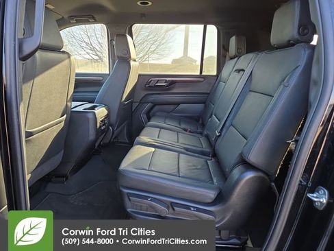 Used 2025 Chevrolet Suburban LT image 29