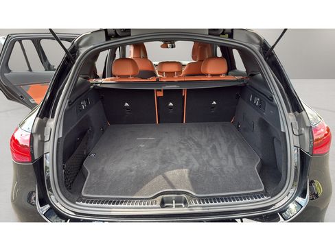 Used 2025 Mercedes-Benz GLC 350e 4MATIC image 25