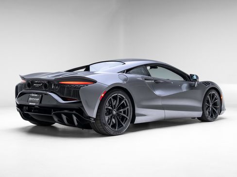 Used 2023 McLaren Artura RWD image 29