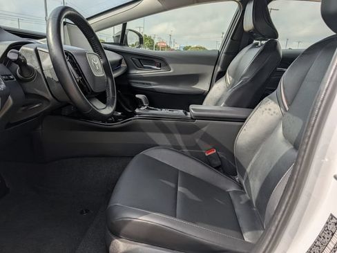 Used 2024 Toyota Prius XLE FWD image 25