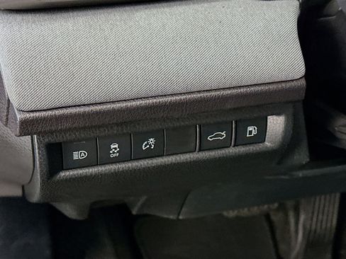 Used 2025 Toyota Camry LE w/ Convenience Package image 17