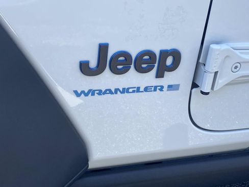 Used 2023 Jeep Wrangler Unlimited w/ Sun & Screen Package AWD/4WD image 15