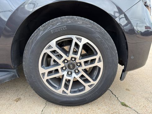 Used 2025 Ford Expedition Active AWD/4WD image 12