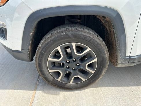 Used 2019 Jeep Compass Trailhawk AWD/4WD image 2