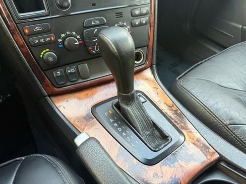 Used 2005 Volvo S60 2.5T image 29