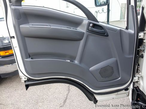 Used 2018 Isuzu NPR RWD image 14