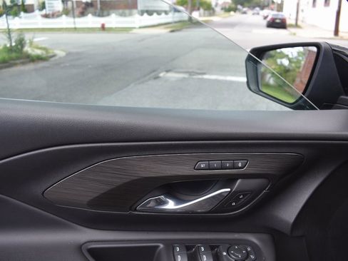 Used 2023 GMC Terrain SLT image 12