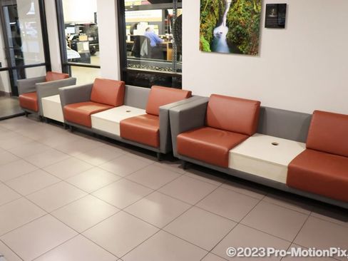 Used 2025 GMC Acadia Elevation image 36