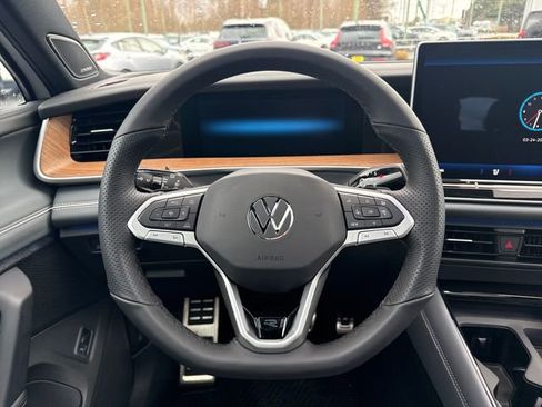New 2026 Volkswagen Tiguan SEL R-Line AWD/4WD image 19