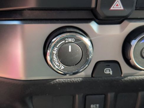 Used 2022 Toyota Tacoma SR AWD/4WD image 25