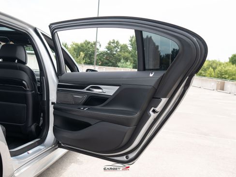 Used 2019 BMW 750i w/ M Sport Package RWD image 47