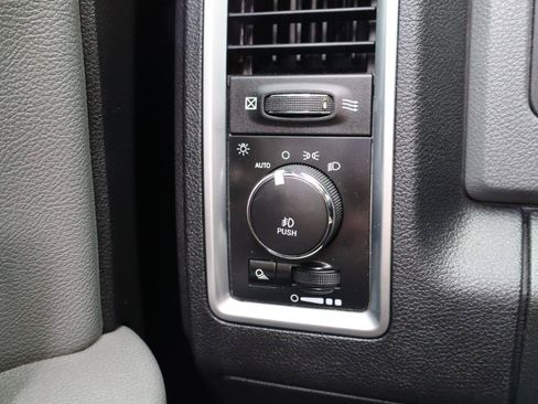 Used 2016 RAM 1500 Big Horn RWD image 28