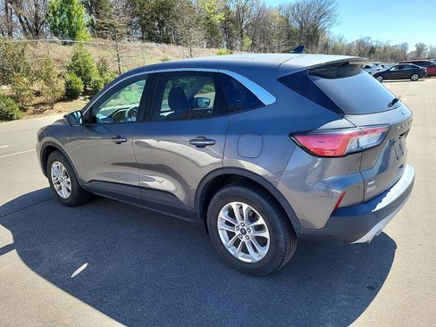 Used 2021 Ford Escape SE w/ Cold Weather Package image 4
