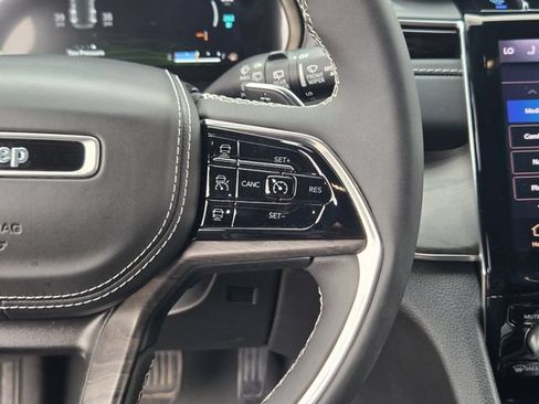 Certified 2022 Jeep Grand Cherokee Overland AWD/4WD image 28