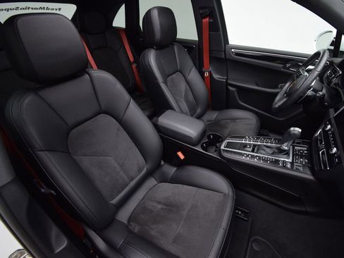 Used 2021 Porsche Macan image 19