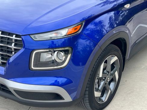 Certified 2025 Hyundai Venue SEL FWD image 4