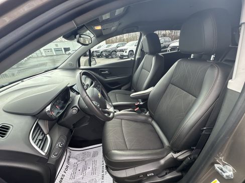 Used 2022 Chevrolet Trax LT w/ Sport Edition image 20