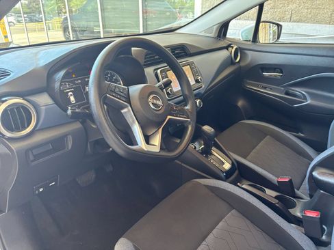 Used 2025 Nissan Versa SV FWD image 33