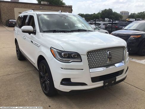 Used 2022 Lincoln Navigator Reserve image 6