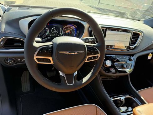 New 2026 Chrysler Pacifica Pinnacle FWD image 2