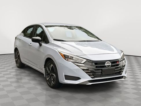 New 2025 Nissan Versa SR w/ Trunk Package FWD image 3