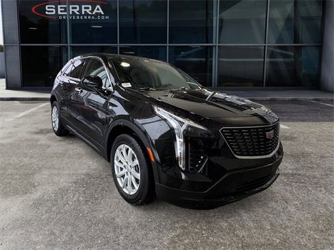 Certified 2023 Cadillac XT4 Luxury w/ Cold Weather Package image 5