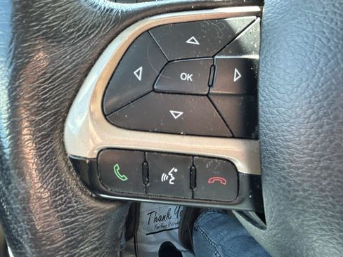 Used 2016 Jeep Renegade Latitude w/ Popular Equipment Group AWD/4WD image 18