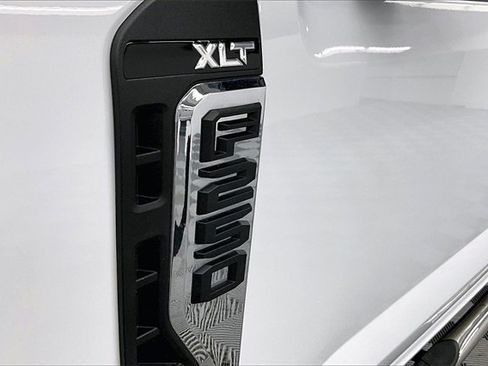 Used 2023 Ford F250 XLT image 32
