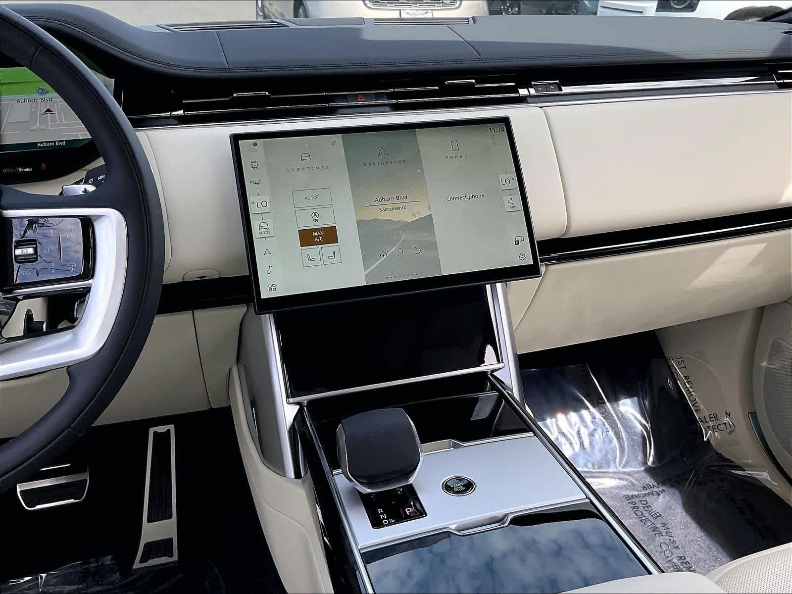 New 2026 Land Rover Range Rover Long Wheelbase SE AWD/4WD image 9