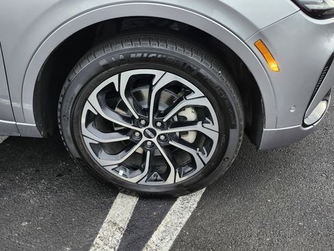 Used 2024 Lincoln Nautilus Reserve image 11