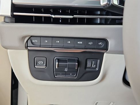 Certified 2025 Cadillac Escalade ESV Sport Platinum AWD/4WD image 20